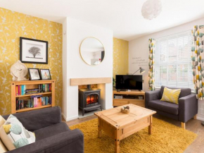 Pass the Keys Central Modern 2 Bed in Stratford-upon-Avon